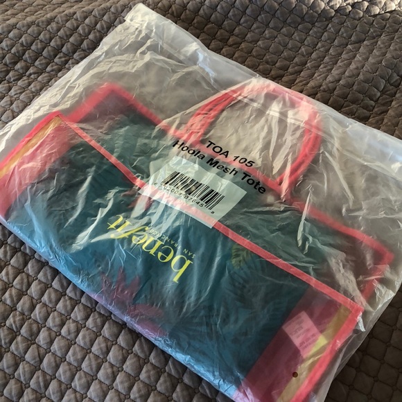 NWT Benefit Mesh Lightweight Tote - Picture 3 of 3